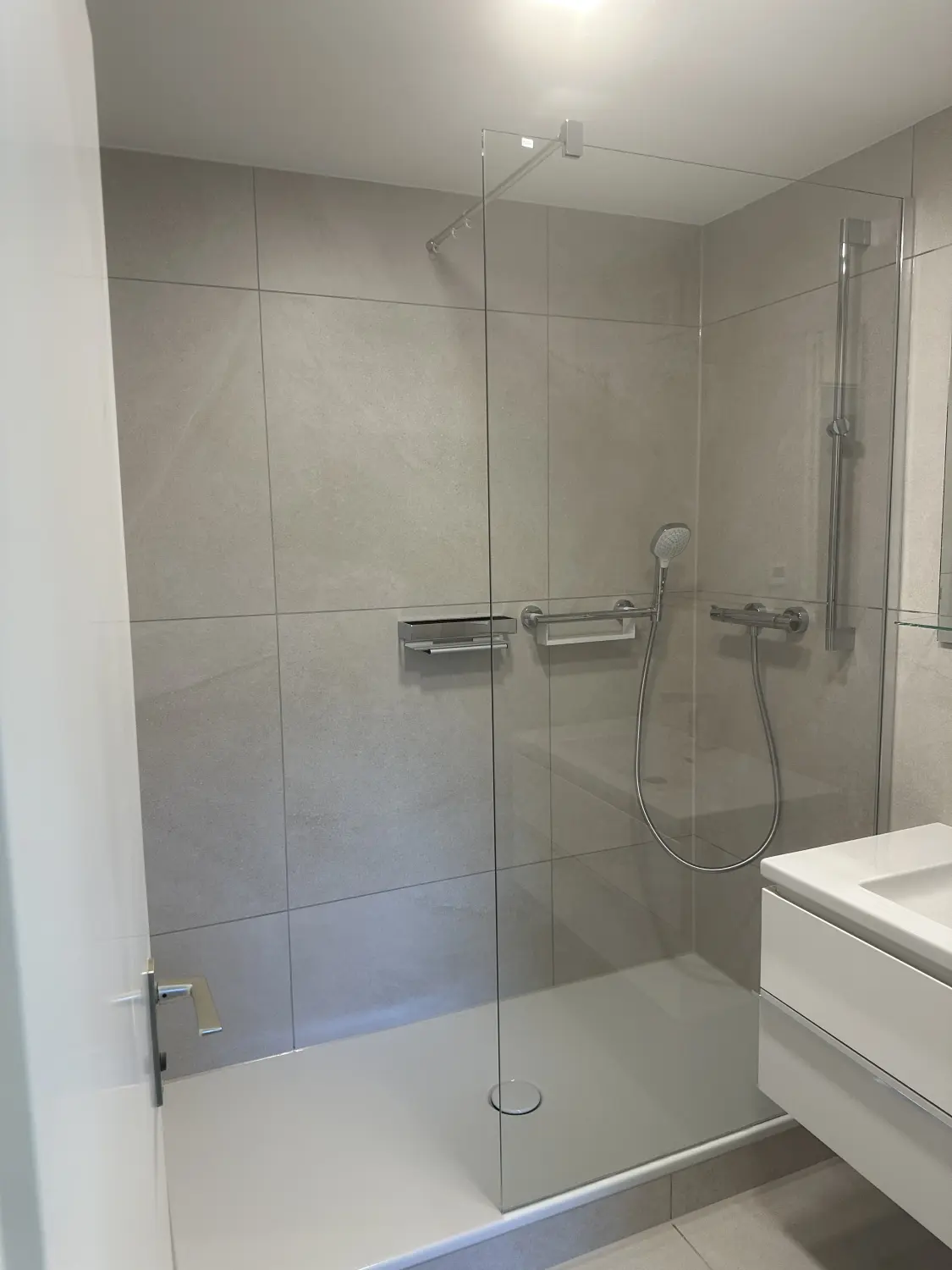 Angelo Nappi - Waschbecken im Badezimmer