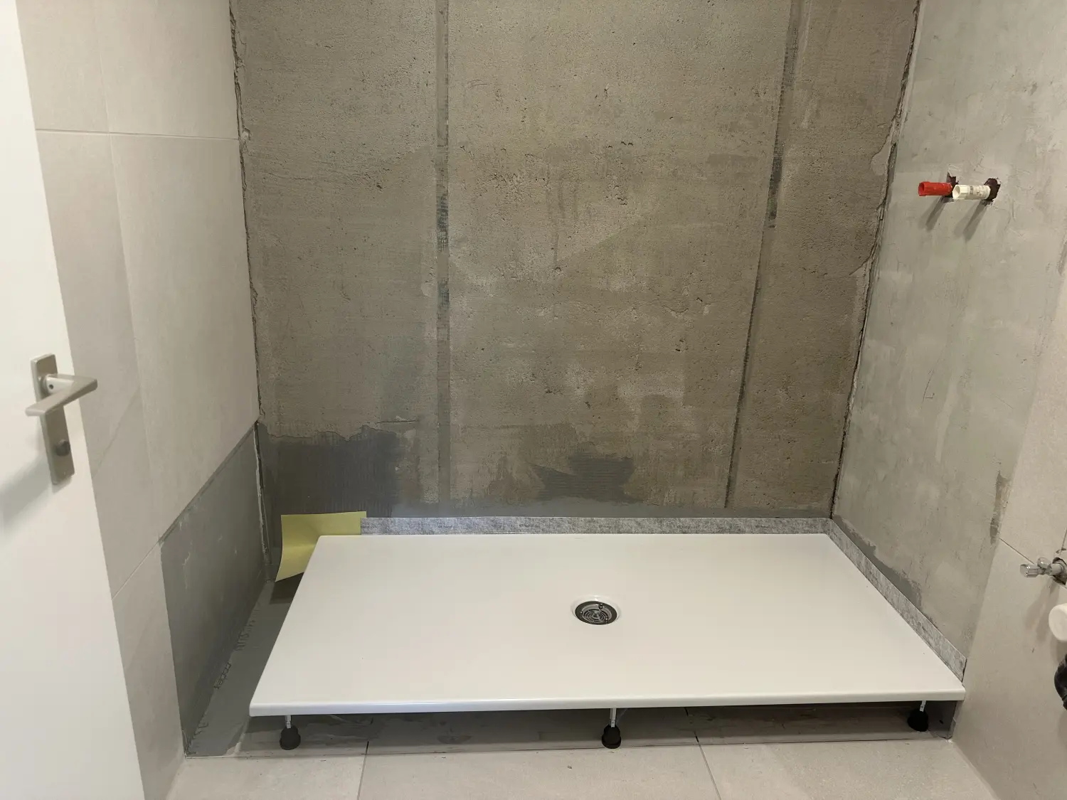 Angelo Nappi - Waschbecken im Badezimmer